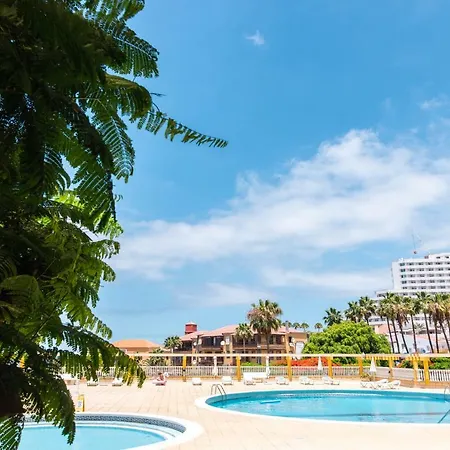 Apartment Homeforguest Beach Apt With Sea View & Pool, 50 Steps To The Sea