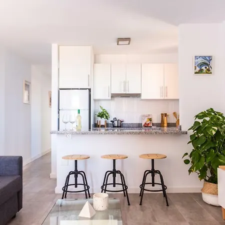 Апартаменты Homeforguest Beach Apt With Sea View & Pool, 50 Steps To The Sea Плайя-Фаньябе