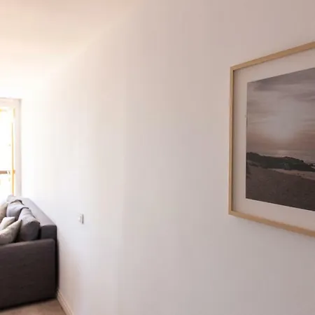 Homeforguest Beach Apt With Sea View & Pool, 50 Steps To The Sea * Плайя-Фаньябе