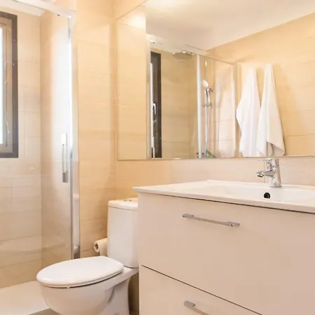 Homeforguest Beach Apt With Sea View & Pool, 50 Steps To The Sea * Плайя-Фаньябе